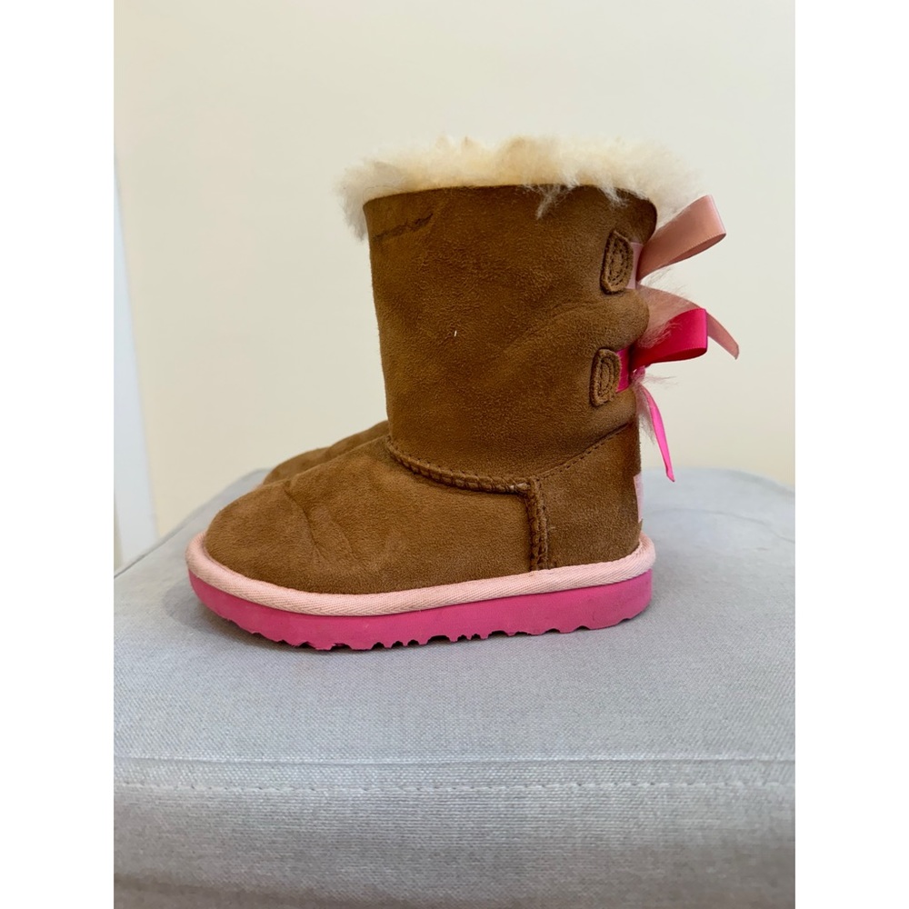 UGG Bailey Bow II Water Resistant Genuine Shearling Boot Toddler Size 9 - Picture 2 of 5